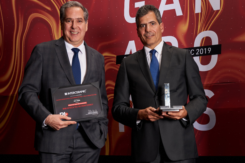 Banners: Arq._Rodrigo_de_la_pena_y_Arq._Gilberto_Rodriguez_Tec_de_Monterrey